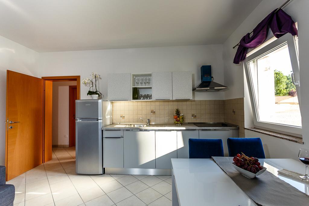 Apartments Mare&Mons Deluxe Malinska Exterior foto