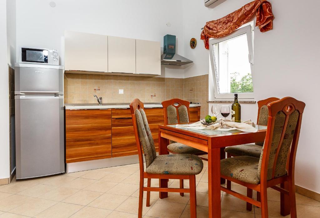 Apartments Mare&Mons Deluxe Malinska Cameră foto